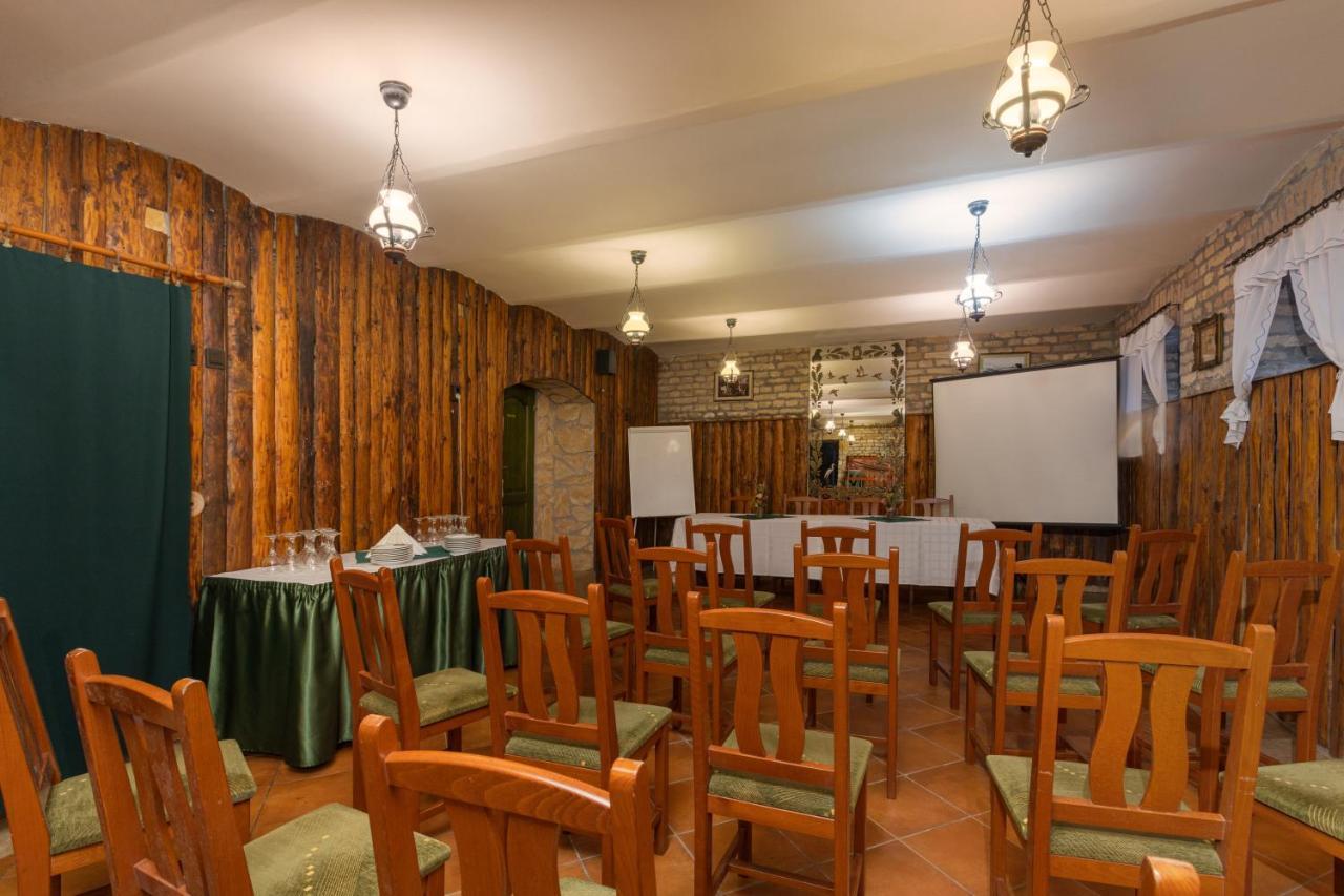 Illes Hotel Сегед Екстер'єр фото