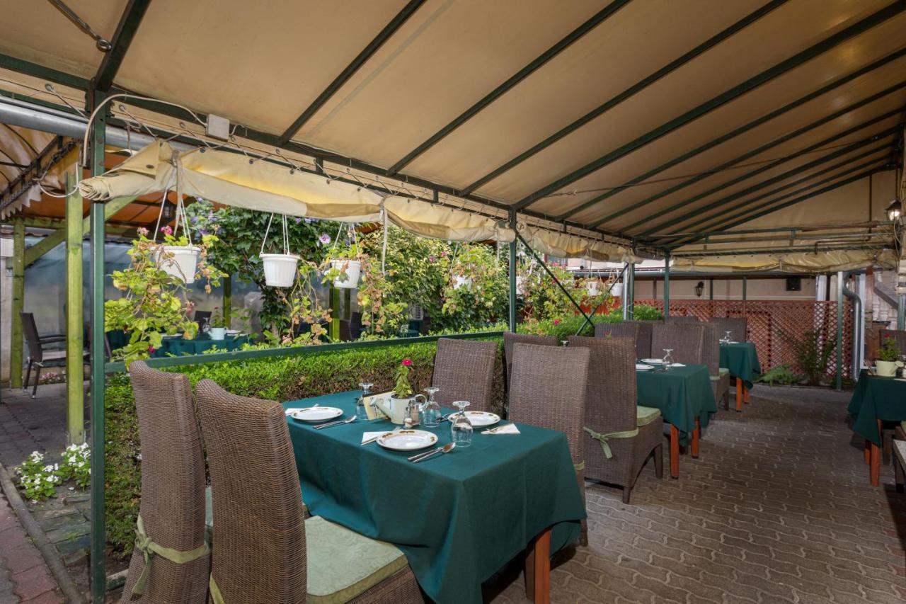 Illes Hotel Сегед Екстер'єр фото