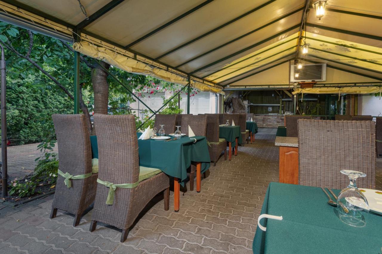 Illes Hotel Сегед Екстер'єр фото