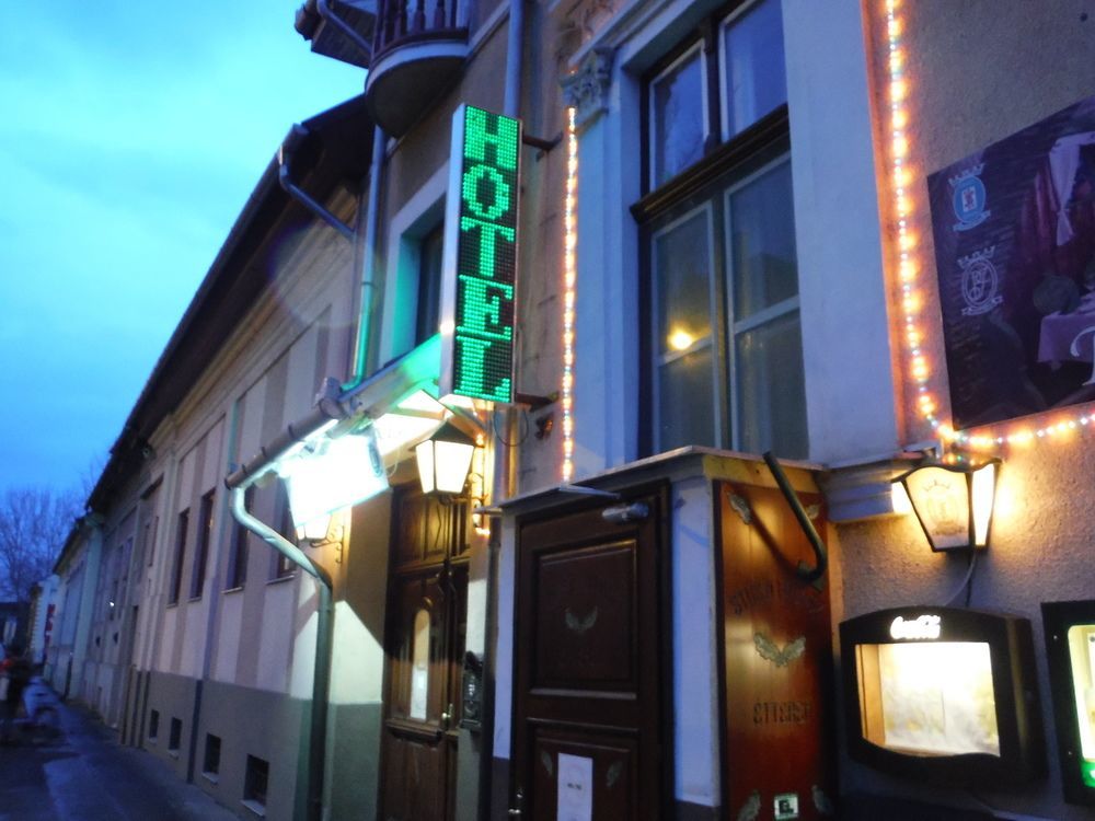 Illes Hotel Сегед Екстер'єр фото